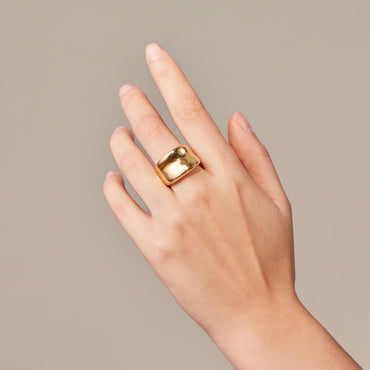 High-gloss Statement Ring